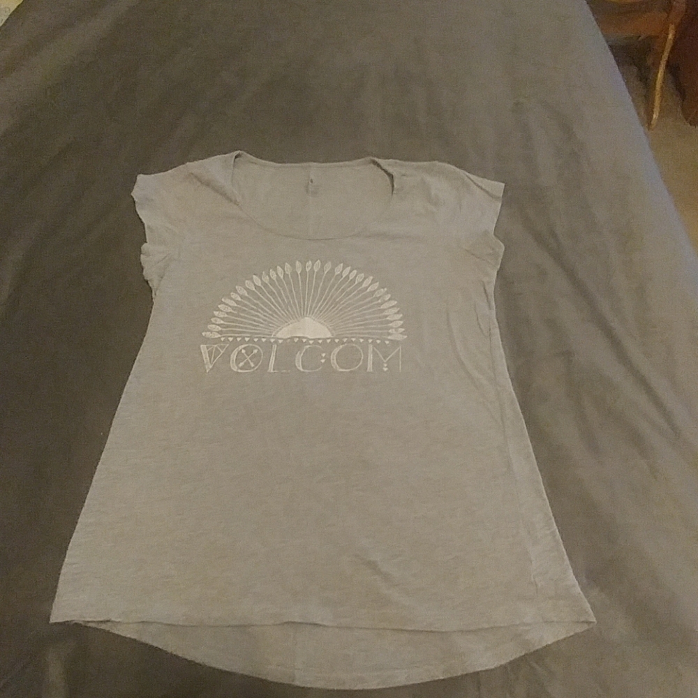 Volcom women's gray T-shirt